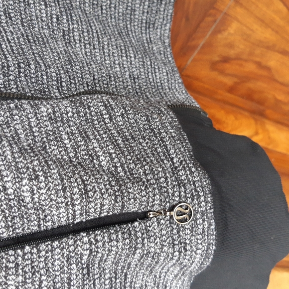 Lululemon cross over hoodie, Size 6 - Picture 4 of 4
